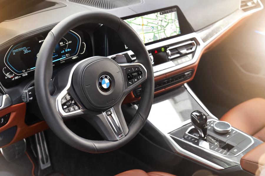 Торпедо BMW 330e M Sport (G20) 2019 года  (WW) (фото 15 из 40)